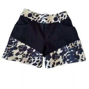 Crazy Train Women’s Shorts Western Cowgirl Cow Print Sz Small Pull on Pockets